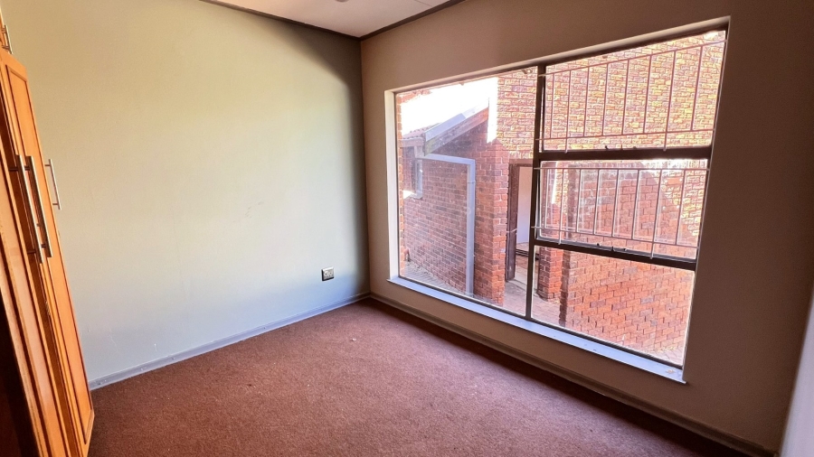 4 Bedroom Property for Sale in Heuwelsig Free State